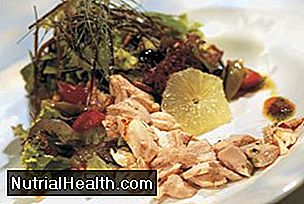 Ikan tuna kaleng adalah sumber protein yang nyaman untuk salad.