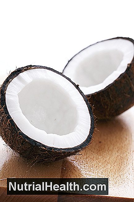 Kelapa segar mengandung lebih banyak vitamin C daripada kelapa kering.
