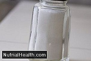 Menambahkan lebih sedikit garam ke makanan Anda dapat membantu Anda mengurangi sodium dalam makanan Anda.